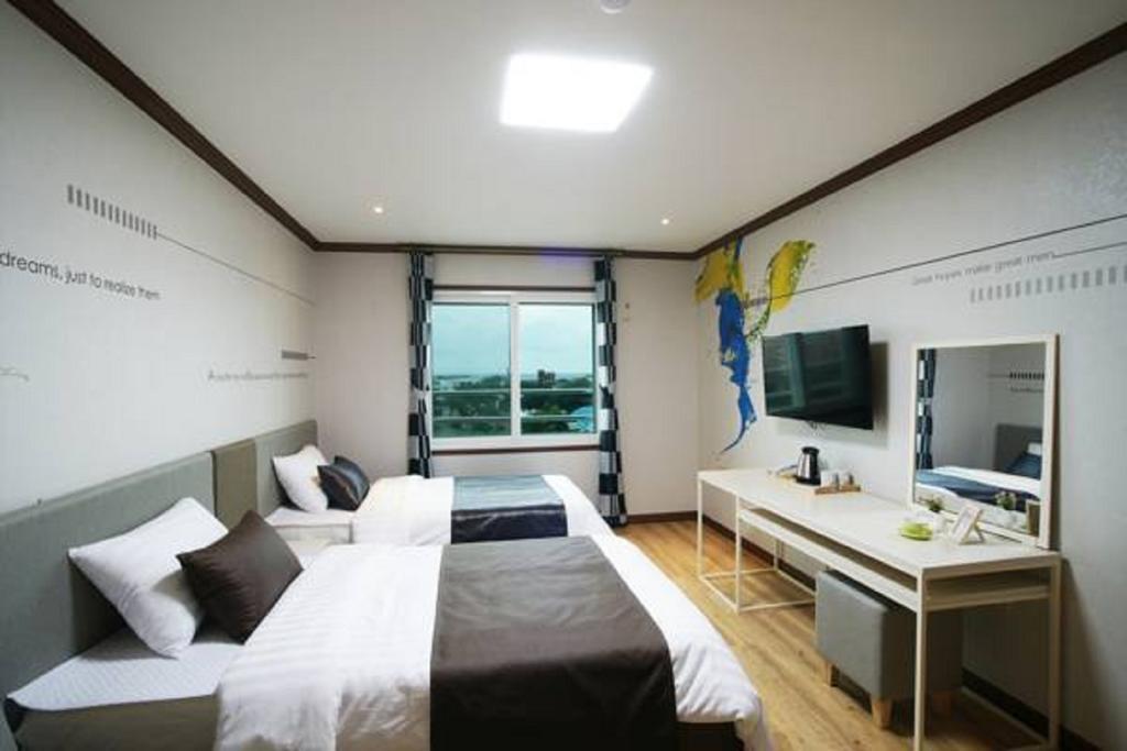 Seongsan Aqua Beach Hotel Согвипхо Номер фото