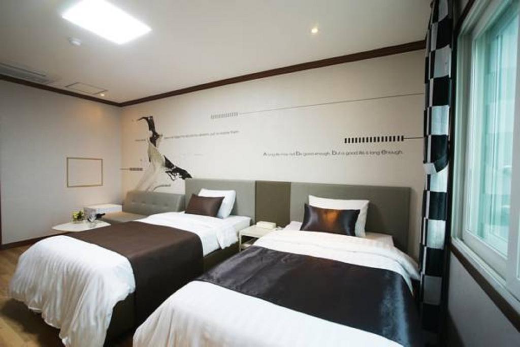 Seongsan Aqua Beach Hotel Согвипхо Номер фото
